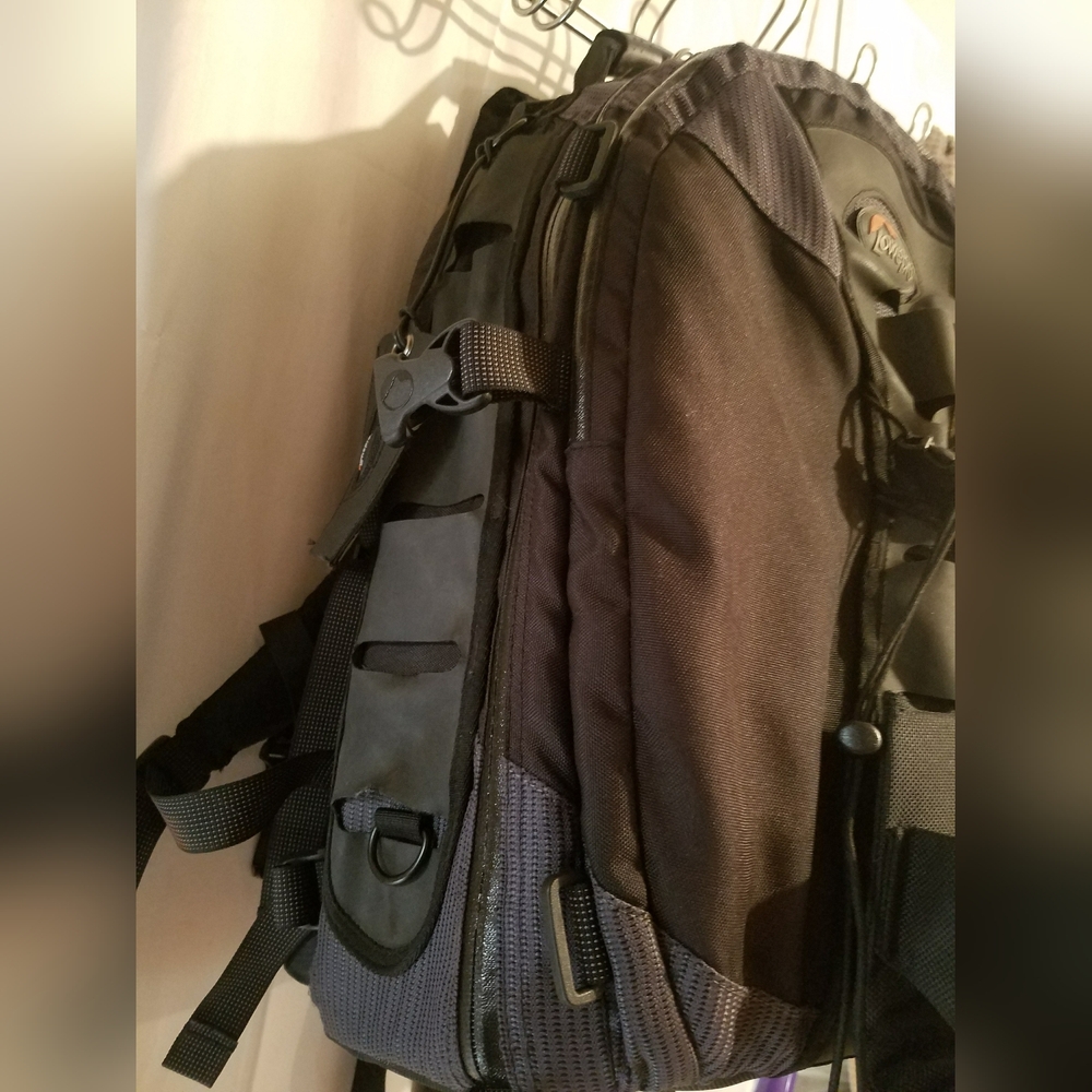 Lowepro backpack - Picture 3 of 7